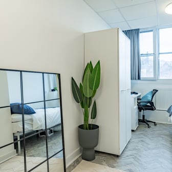 Bronze En Suite - Image 1